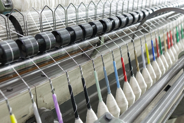 Warp threads aligned on industrial weaving loom machinery
